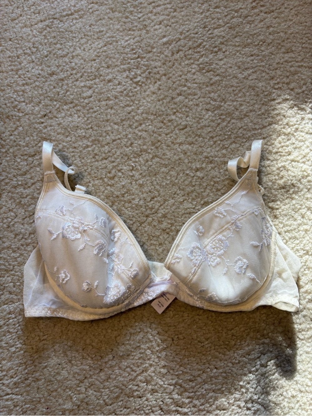 Victoria's Secret Vintage Ivory Floral Embroidered Plunge Bra